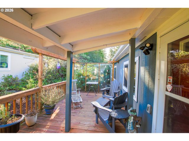 135 43RD Way, Florence, OR 97439