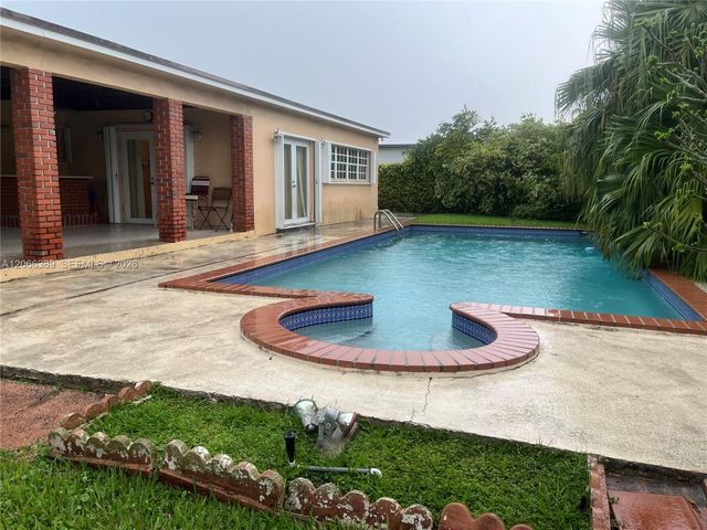 10121 SW 34th Street, Miami, FL 33165