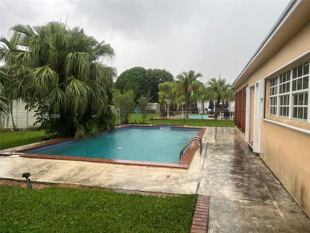 10121 SW 34th Street, Miami, FL 33165