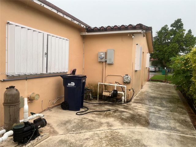 10121 SW 34th Street, Miami, FL 33165
