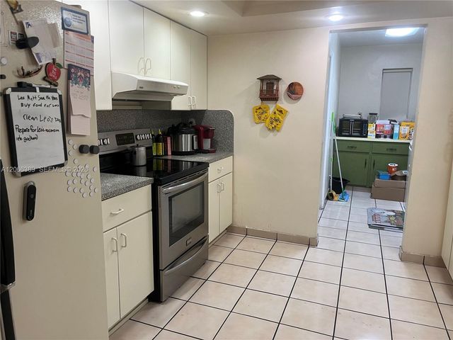10121 SW 34th Street, Miami, FL 33165