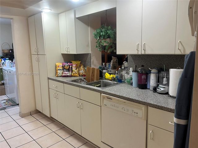 10121 SW 34th Street, Miami, FL 33165