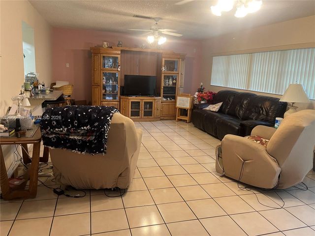 10121 SW 34th Street, Miami, FL 33165
