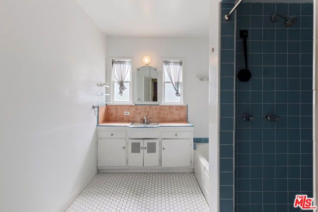 3611 Las Palmas Avenue, Glendale, CA 91208