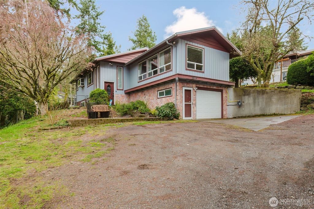 1820 Rustic Lane, Bremerton, WA 98310