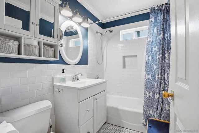 7230 Berkeley Dr, La Mesa, CA 91942