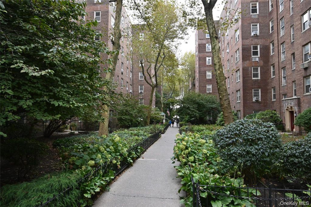 4825 43rd Street 7J, Woodside, NY 11377