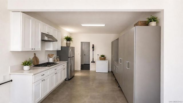 9057 W Bluff Place, Santee, CA 92071