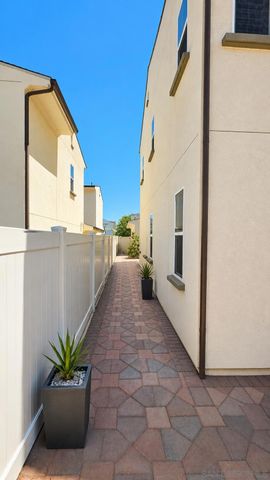 9057 W Bluff Place, Santee, CA 92071