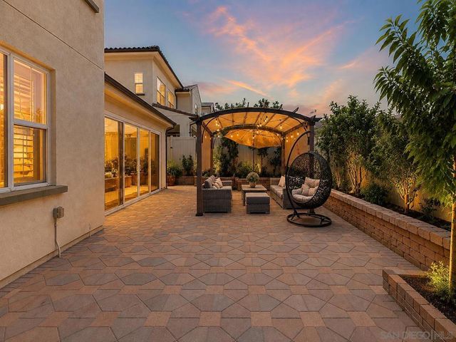 9057 W Bluff Place, Santee, CA 92071