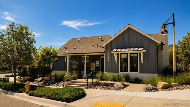 9057 W Bluff Place, Santee, CA 92071