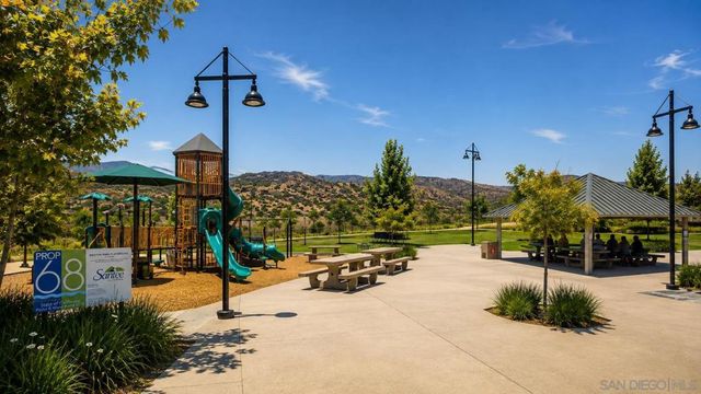 9057 W Bluff Place, Santee, CA 92071