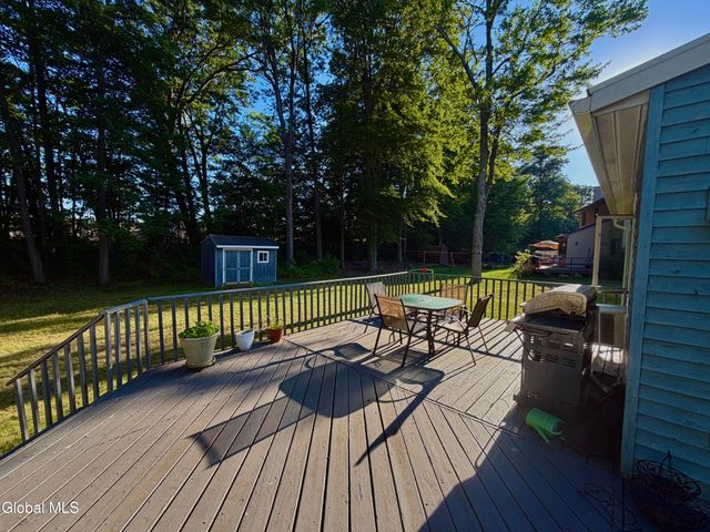 31 Laura Drive, Colonie, NY 12110