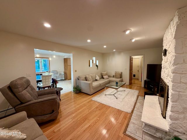 31 Laura Drive, Colonie, NY 12110