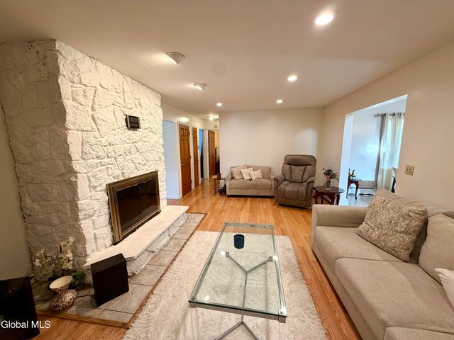 31 Laura Drive, Colonie, NY 12110