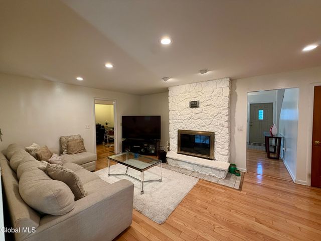 31 Laura Drive, Colonie, NY 12110