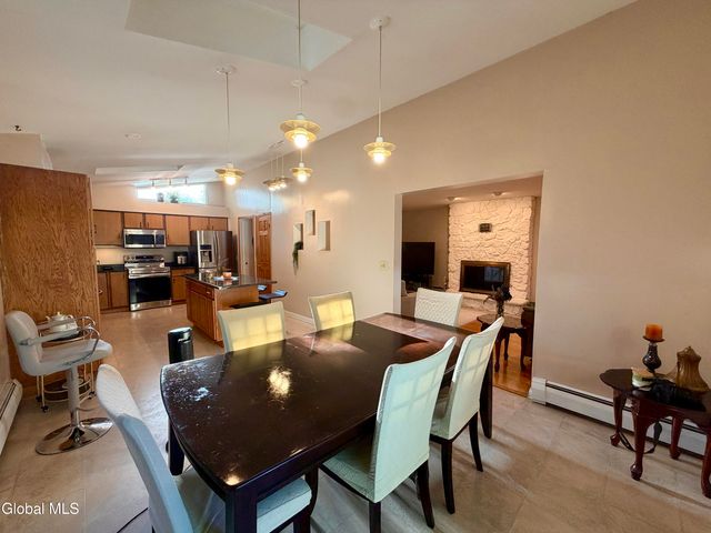 31 Laura Drive, Colonie, NY 12110