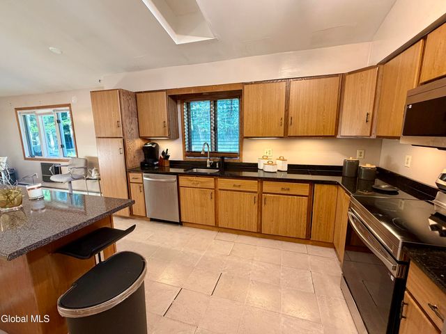 31 Laura Drive, Colonie, NY 12110
