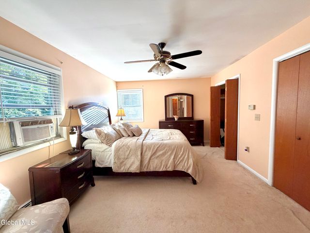 31 Laura Drive, Colonie, NY 12110