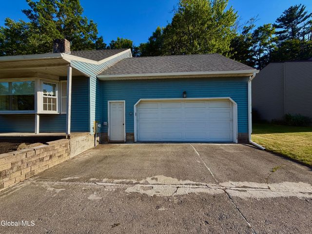 31 Laura Drive, Colonie, NY 12110