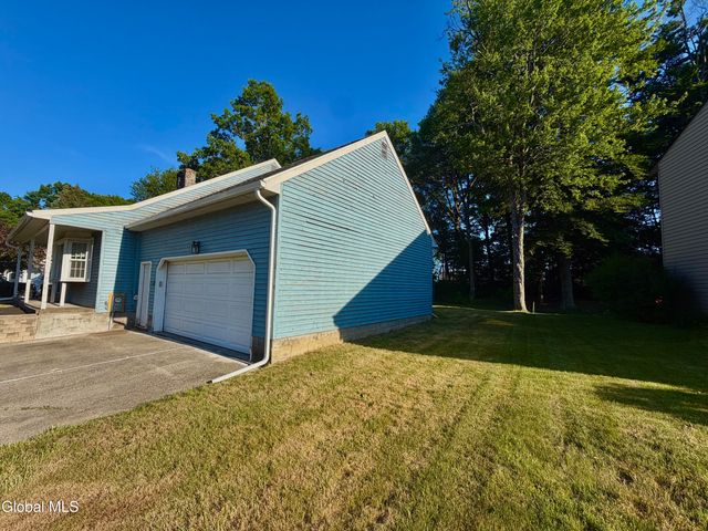 31 Laura Drive, Colonie, NY 12110