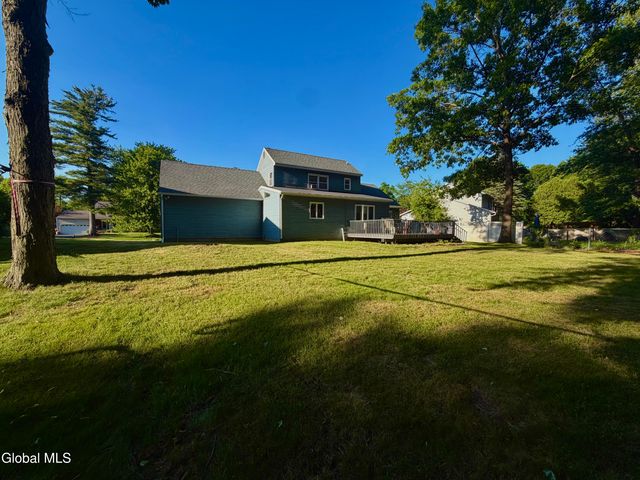31 Laura Drive, Colonie, NY 12110