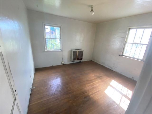 10958 S Budlong, Los Angeles, CA 90044