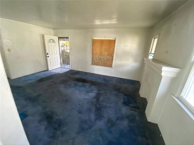 10958 S Budlong, Los Angeles, CA 90044