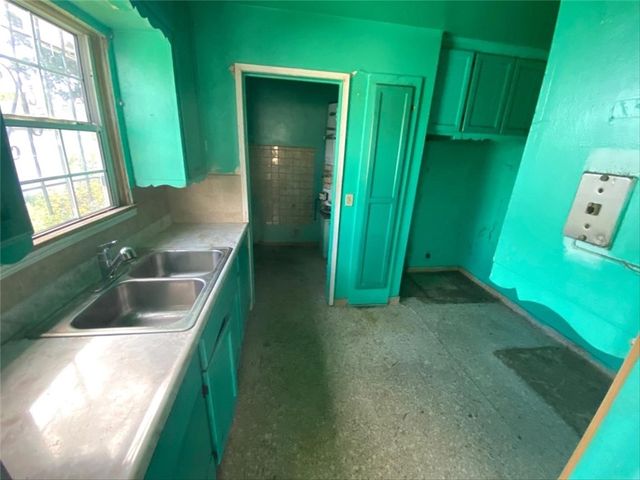 10958 S Budlong, Los Angeles, CA 90044