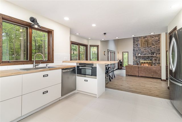 29 Woodbriar Lane, Chili, NY 14624
