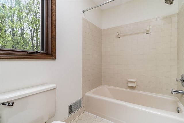 29 Woodbriar Lane, Chili, NY 14624
