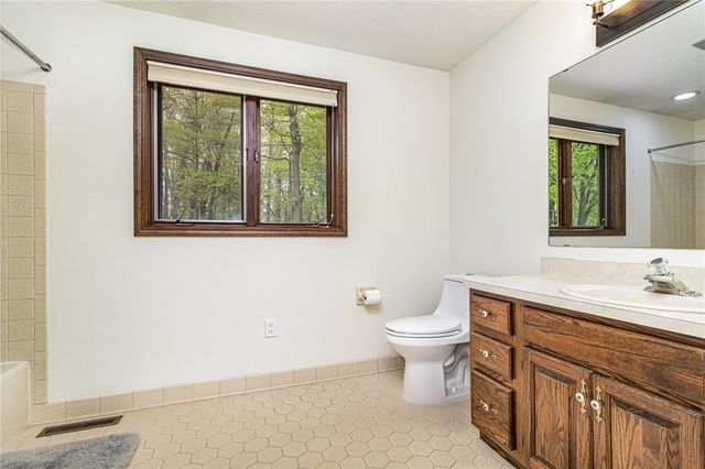 29 Woodbriar Lane, Chili, NY 14624
