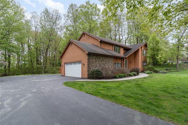29 Woodbriar Lane, Chili, NY 14624