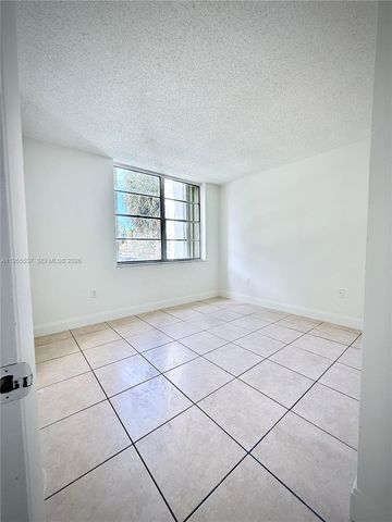 9310 Fontainebleau Blvd 203, Miami, FL 33172