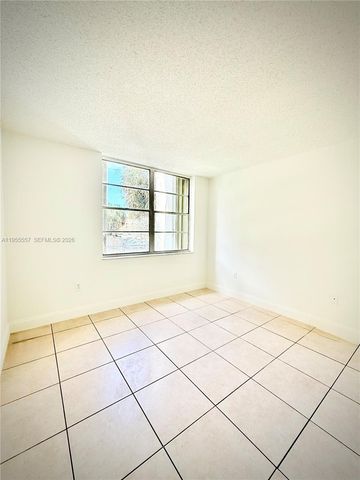 9310 Fontainebleau Blvd 203, Miami, FL 33172