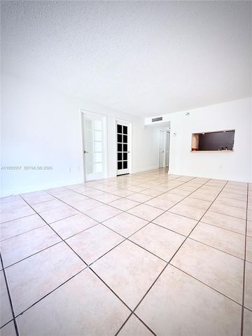 9310 Fontainebleau Blvd 203, Miami, FL 33172