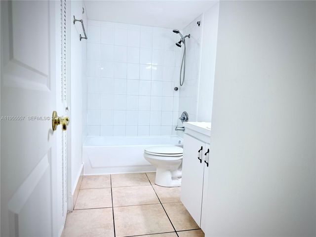 9310 Fontainebleau Blvd 203, Miami, FL 33172