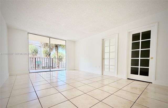 9310 Fontainebleau Blvd 203, Miami, FL 33172