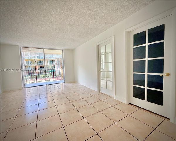 9310 Fontainebleau Blvd 203, Miami, FL 33172