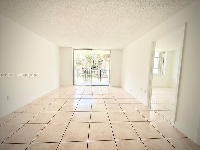 9310 Fontainebleau Blvd 203, Miami, FL 33172