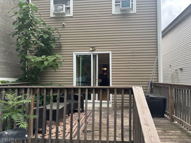 39 Jacob St, Newark City, NJ 07103