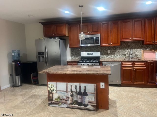 39 Jacob St, Newark City, NJ 07103