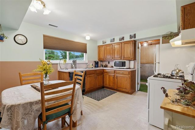 33929 Warren Road, Westland, MI 48185