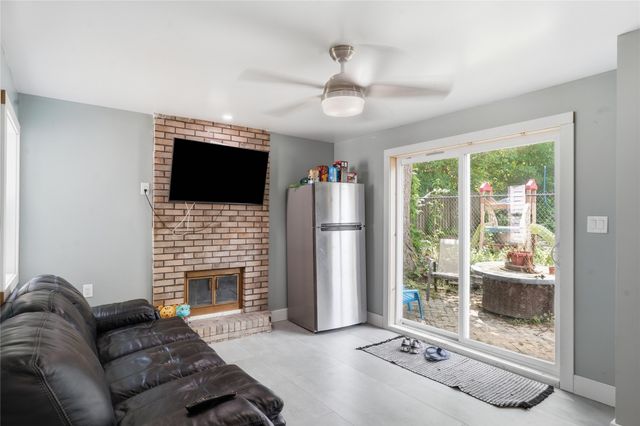 3936 E 8th Street, Des Moines, IA 50316