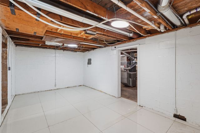3936 E 8th Street, Des Moines, IA 50316