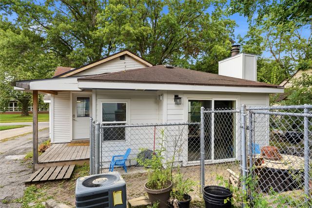 3936 E 8th Street, Des Moines, IA 50316