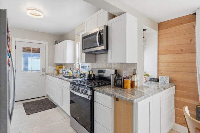 3936 E 8th Street, Des Moines, IA 50316