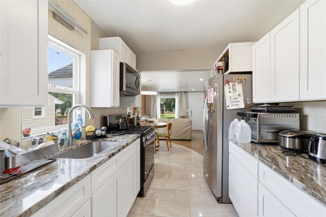 3936 E 8th Street, Des Moines, IA 50316