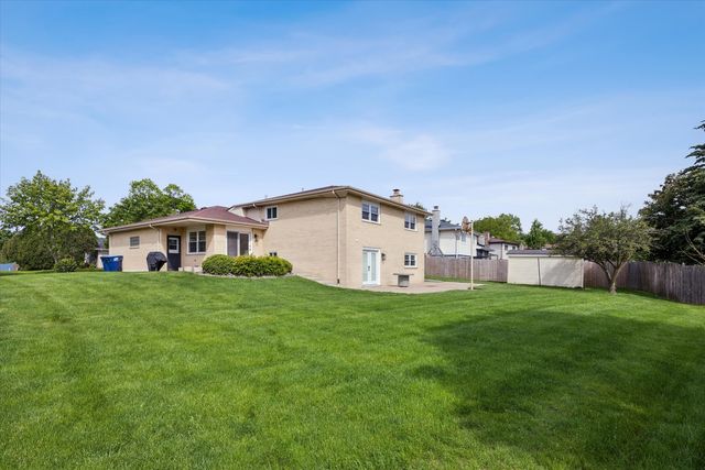 7825 Stratford Place, Darien, IL 60561