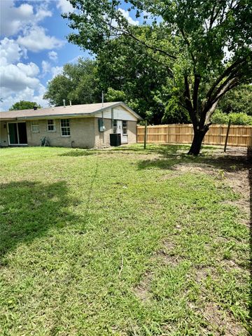 3633 Flamingo Way, Mesquite, TX 75150